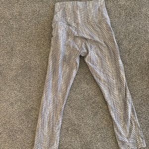 VGUC lululemon arrow jacquard wonder unders, 4